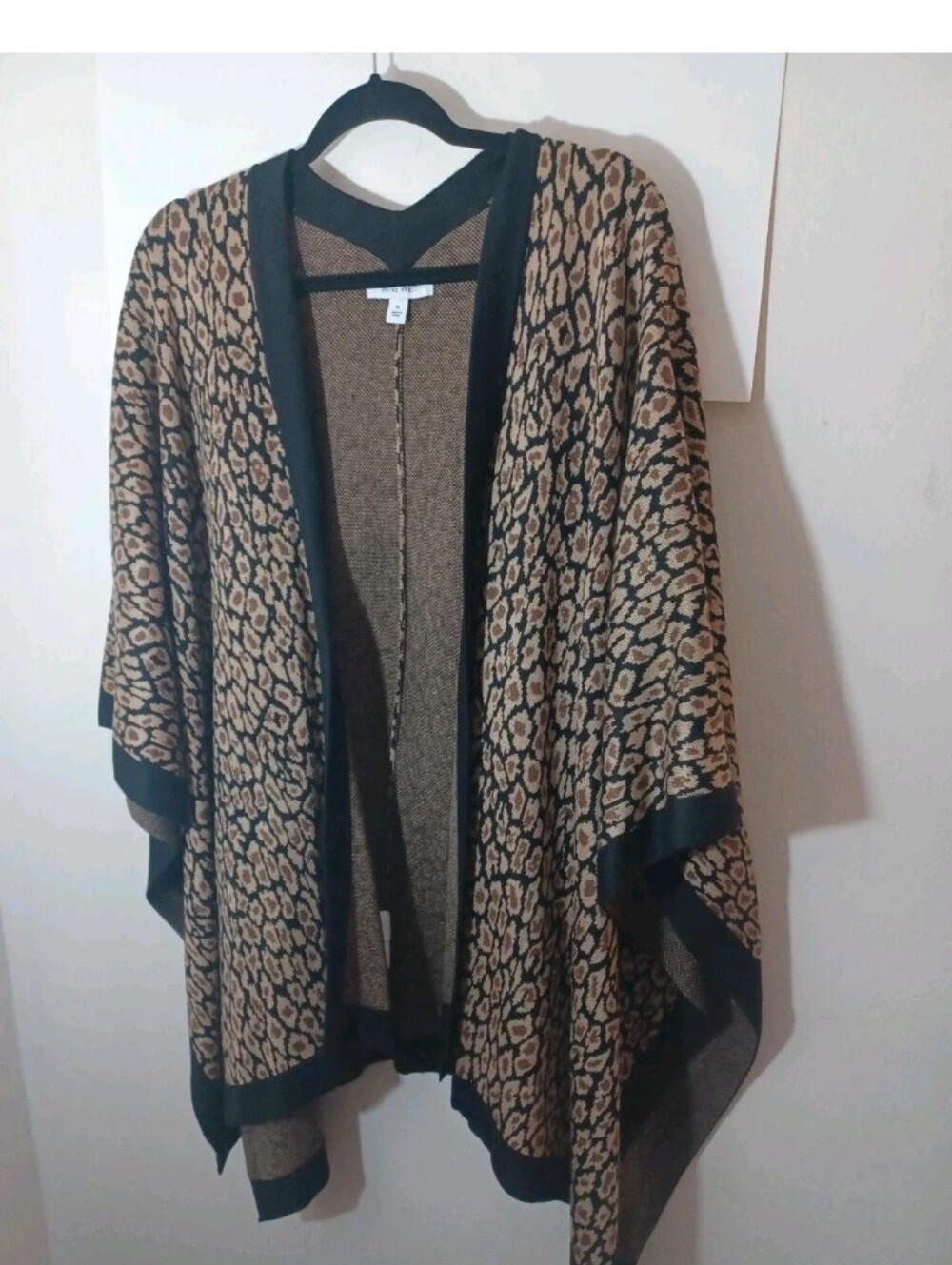 Nine West Jacquard Print Open Front Poncho Sweater - Black & Tan Pre-owned M
